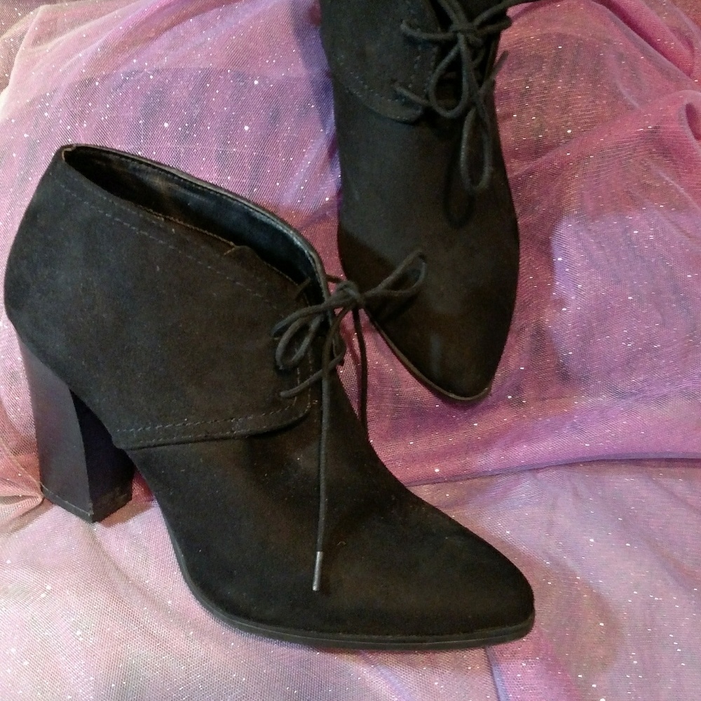 Franco Sarto Black Suede Lace-Up, Sz 8.5